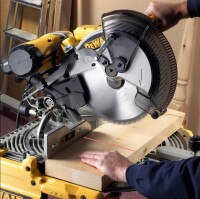 DEWALT D27107XPS-QS Tisch-, Kapp- und Gehrungssäge 2000 W mit XPS-Schnittlinienanzeige